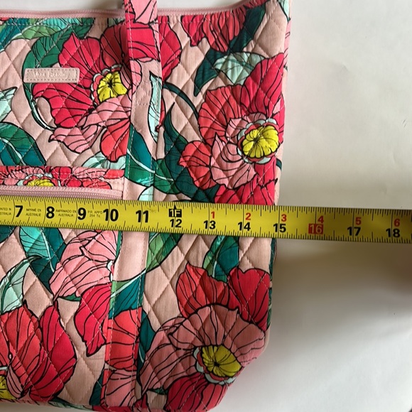 NWOT Vera Bradley Tote or Shoulder Bag. Pink floral. No fading. - Picture 5 of 6